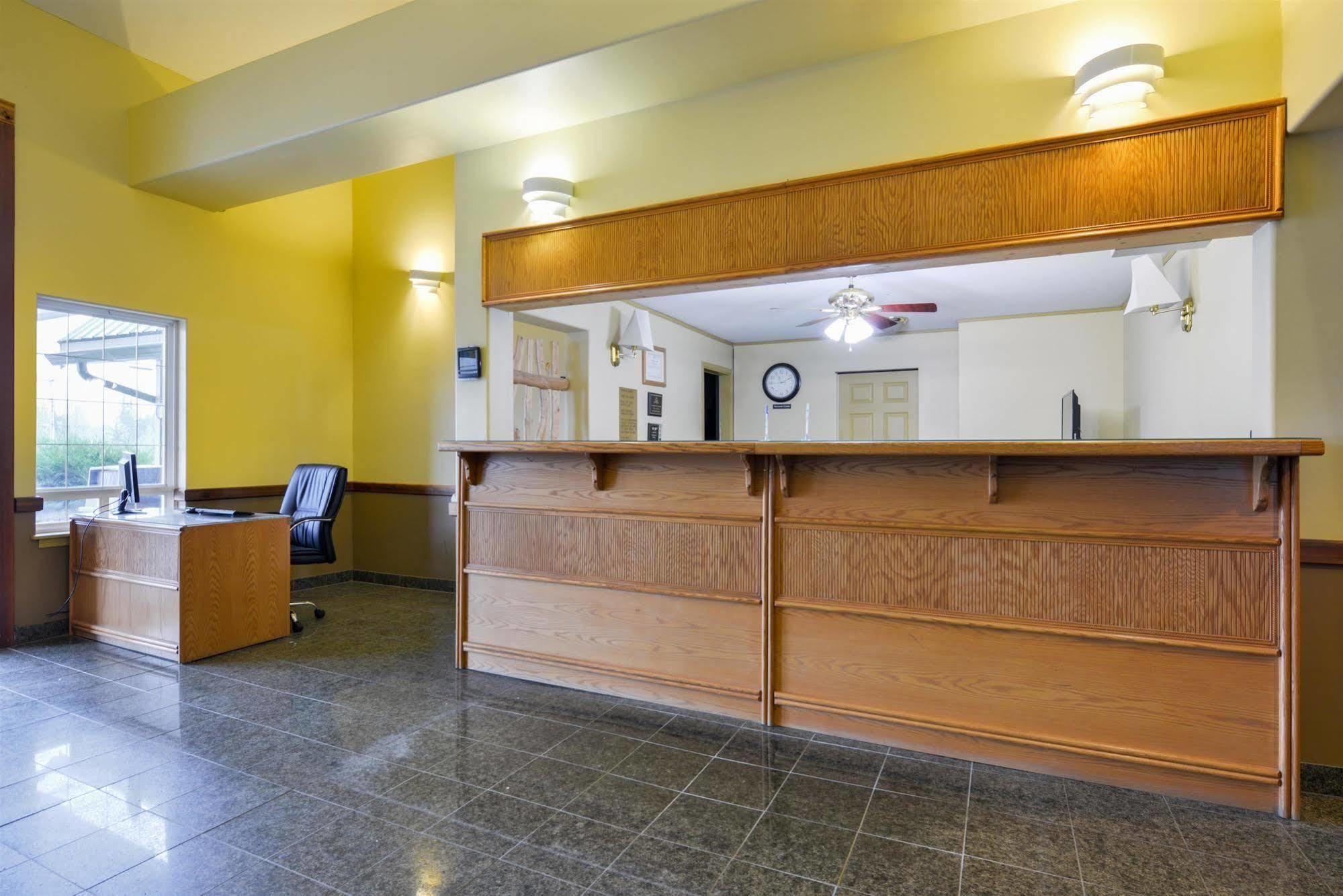 Canadas Best Value Inn Valemount Exteriér fotografie