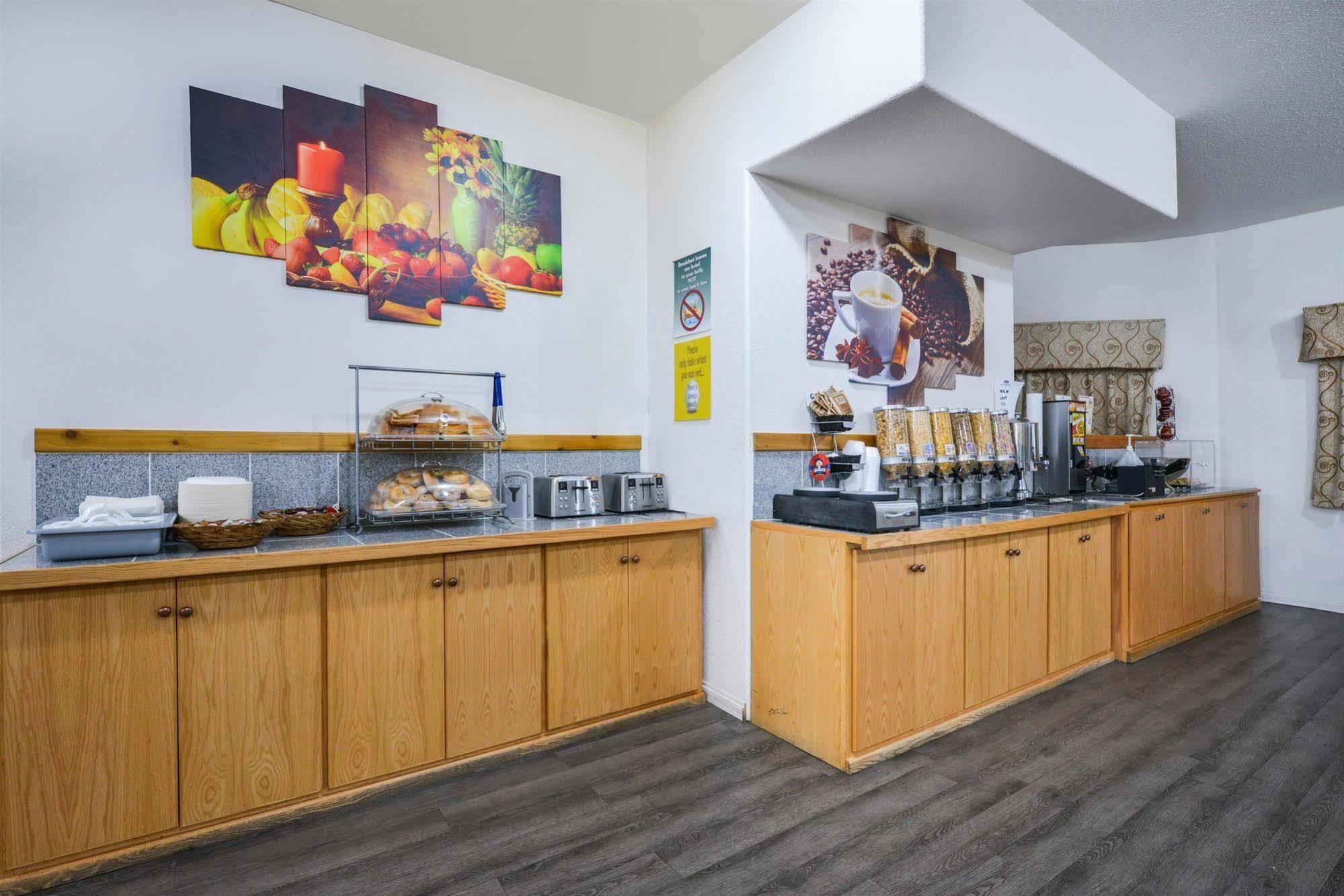 Canadas Best Value Inn Valemount Exteriér fotografie