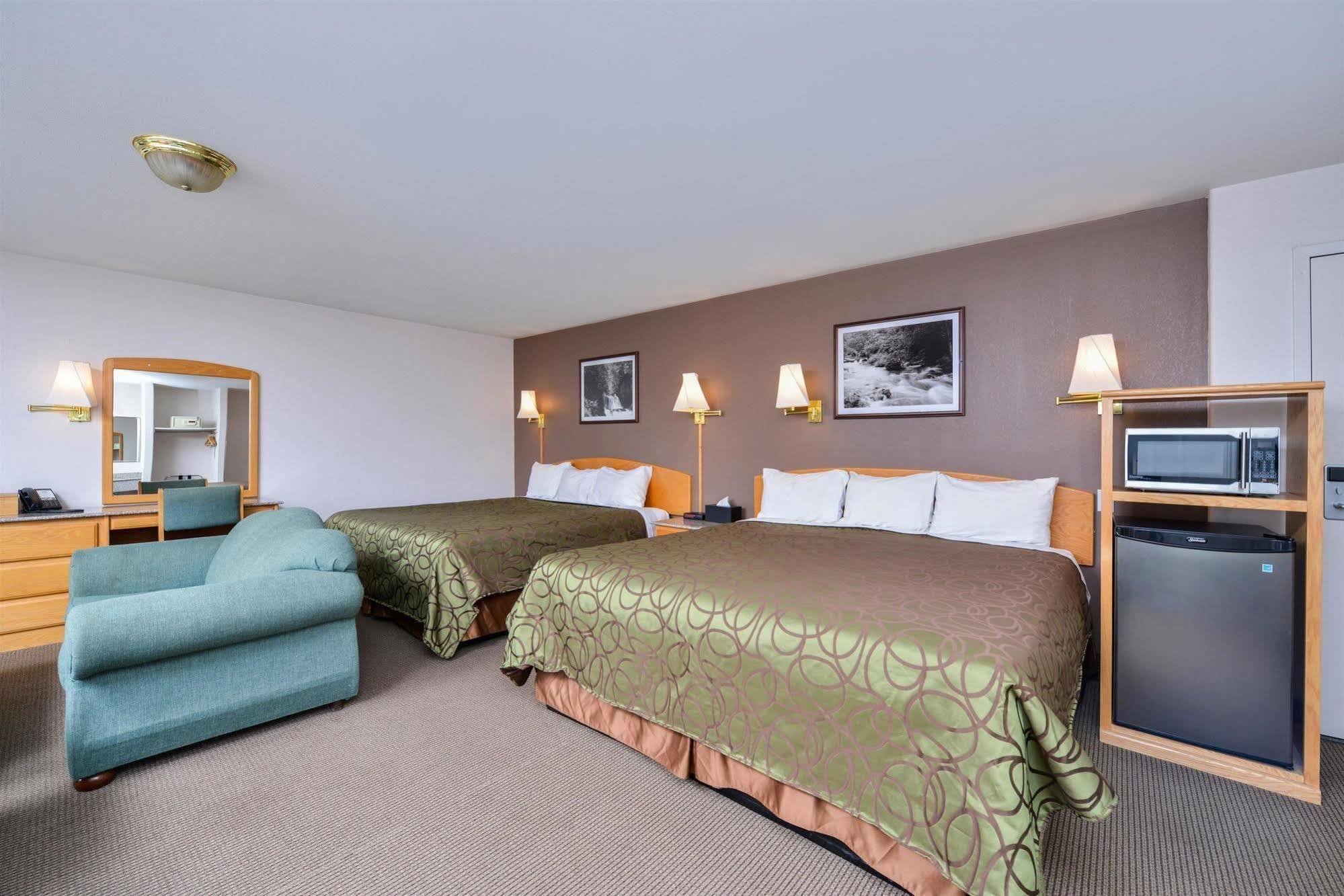 Canadas Best Value Inn Valemount Exteriér fotografie