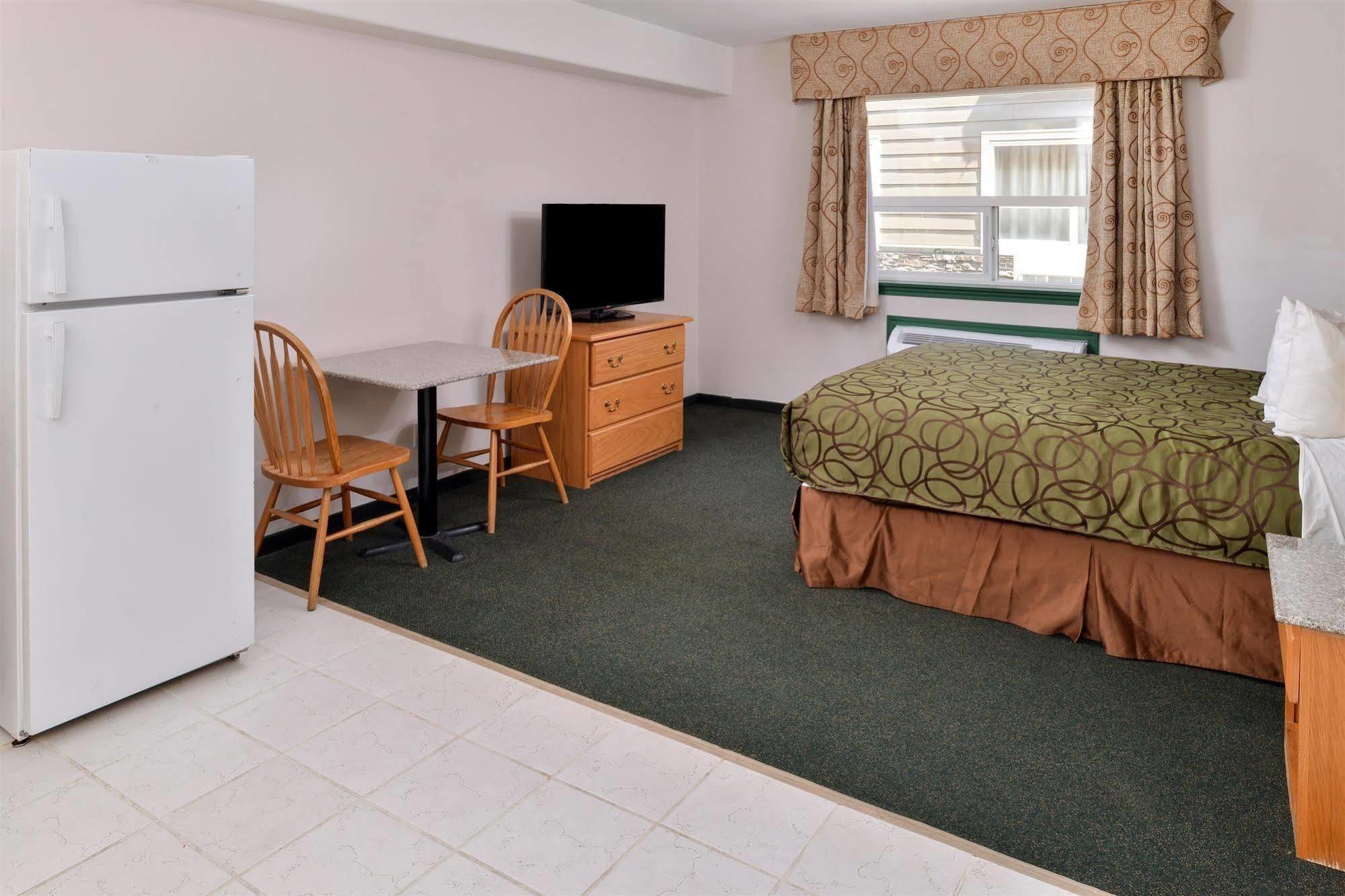 Canadas Best Value Inn Valemount Exteriér fotografie