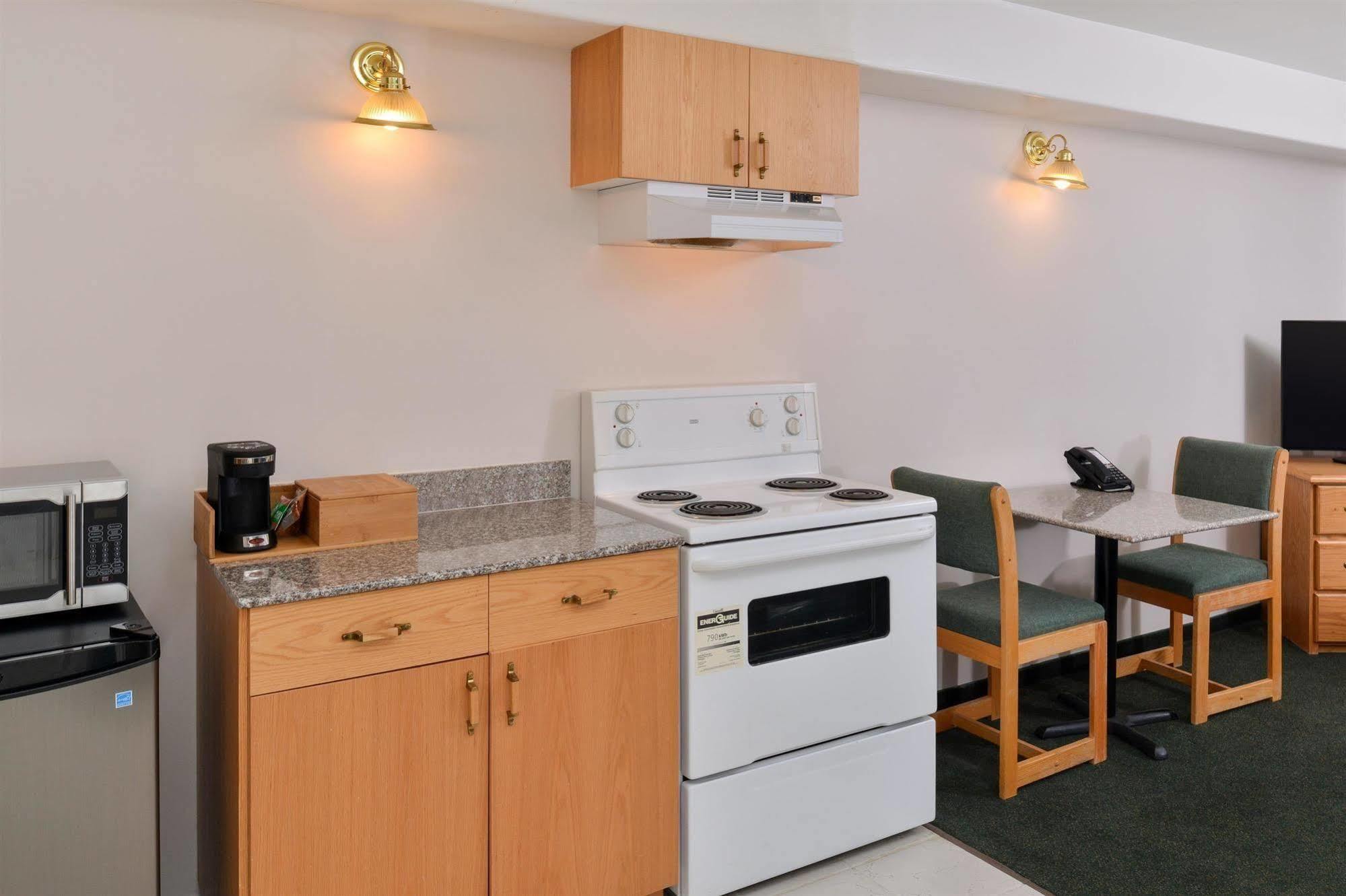 Canadas Best Value Inn Valemount Exteriér fotografie