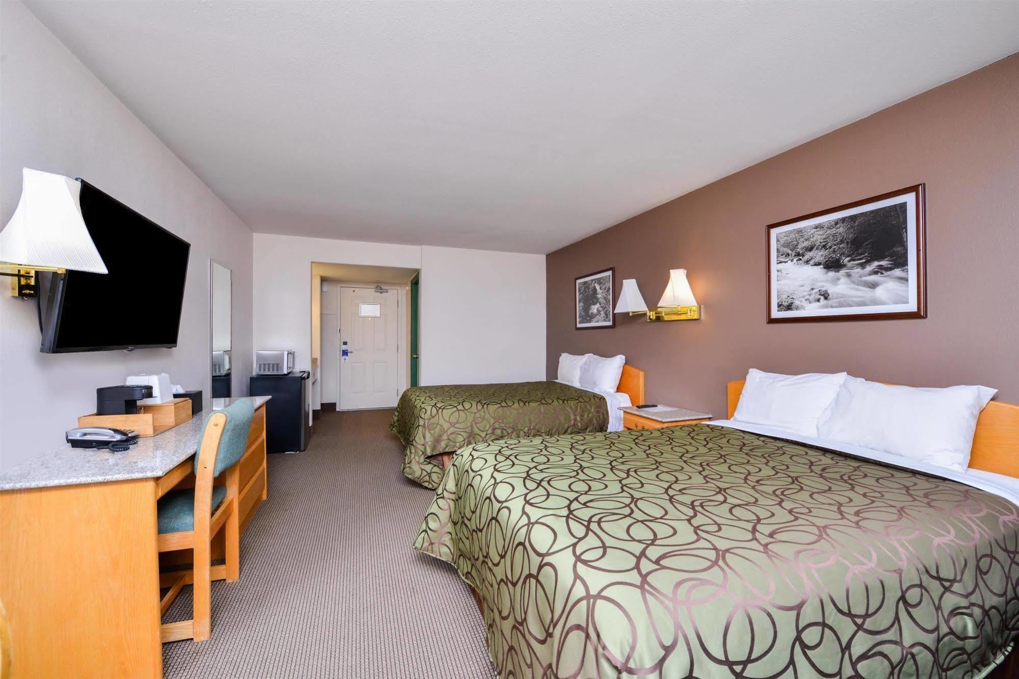 Canadas Best Value Inn Valemount Exteriér fotografie