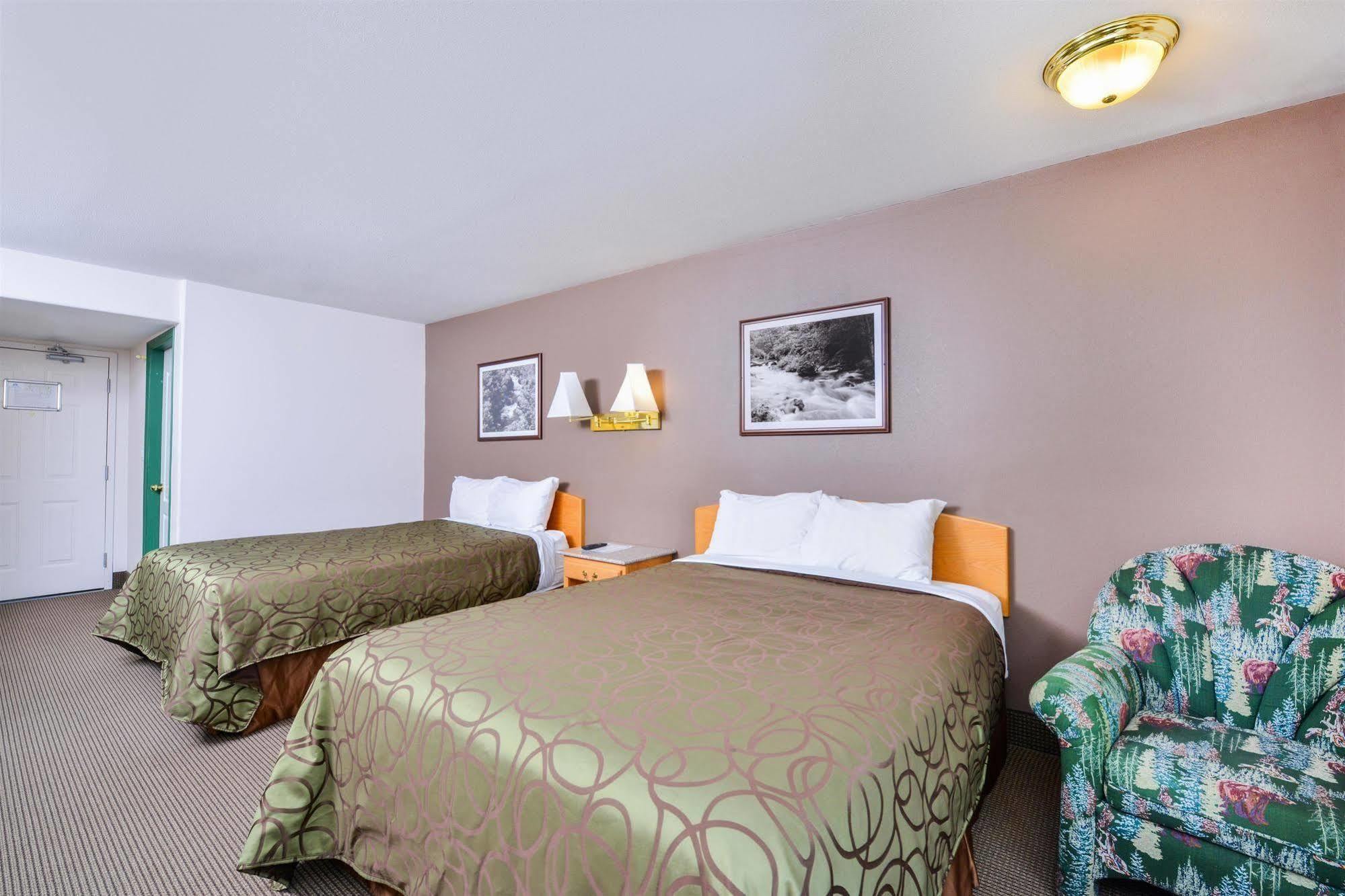 Canadas Best Value Inn Valemount Exteriér fotografie